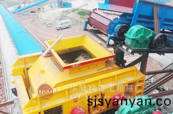 雙(shuang)齒輥(gun)破碎機(ji)