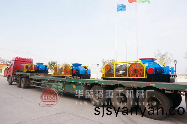 雙(shuang)齒(chi)輥(gun)破碎機(ji)