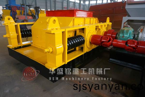 雙(shuang)齒(chi)輥(gun)破碎(sui)機