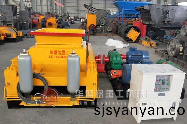 雙齒(chi)輥破(po)碎機(ji)