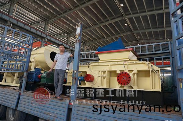 雙齒(chi)輥(gun)破(po)碎機(ji)