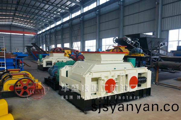 雙(shuang)齒輥(gun)破碎機(ji)