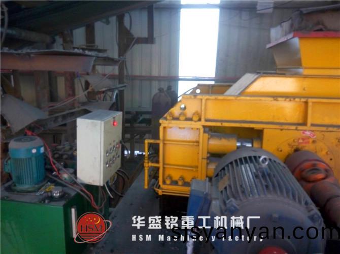 華盛(sheng)銘(ming)重(zhong)工輥式破碎(sui)機(ji)