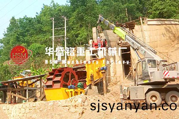 雲(yun)南(nan)普(pu)洱對輥機製砂(sha)現場