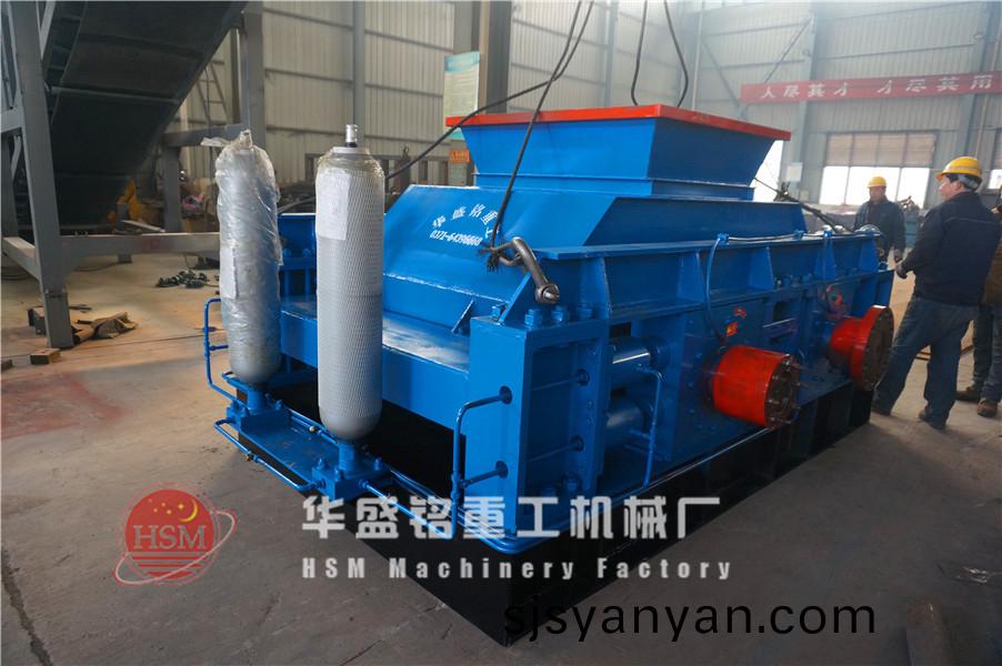 雙(shuang)齒(chi)輥破(po)碎機(ji)髮(fa)貨(huo)圖(tu)