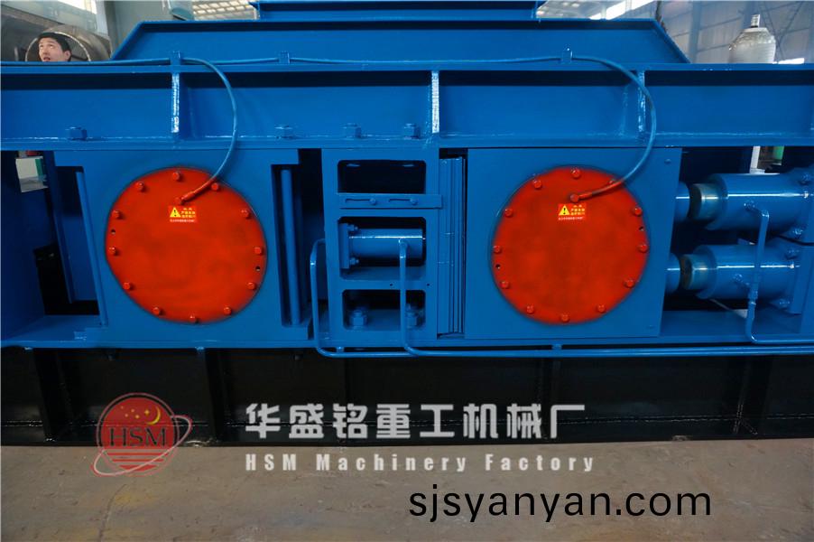 對輥破碎(sui)機(ji)髮(fa)貨(huo)圖