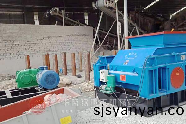 對輥(gun)破(po)碎(sui)機(ji)圖片(pian)