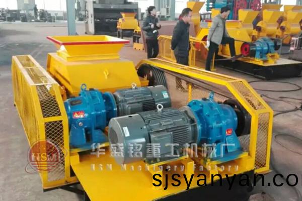 對(dui)輥破(po)碎機髮貨