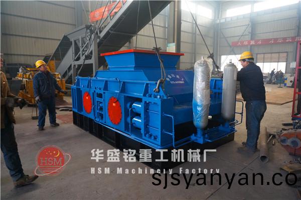 對(dui)輥(gun)破(po)碎機圖(tu)片