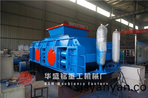 砂(sha)石(shi)廠對輥(gun)破碎(sui)機(ji)現(xian)場(chang)圖片(pian)