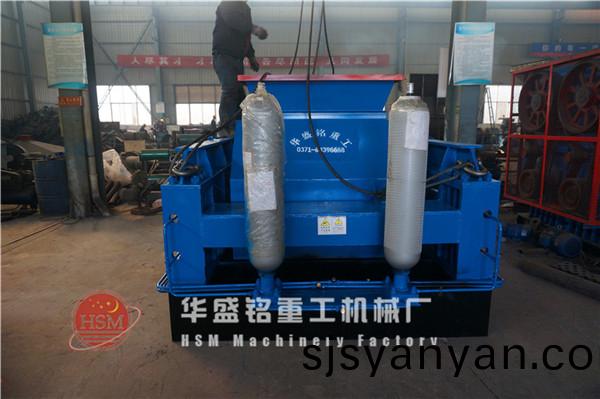 對輥(gun)破(po)碎機(ji)圖(tu)片