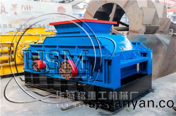 對(dui)輥(gun)破碎機圖片