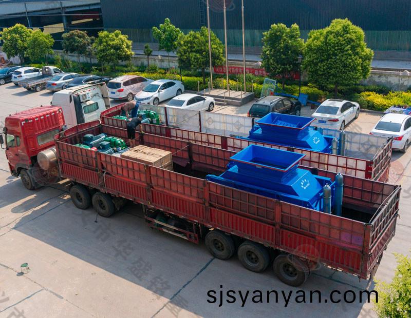 雙齒輥(gun)破(po)碎(sui)機(ji)