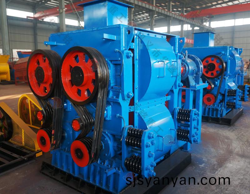四(si)輥(gun)破碎(sui)機(ji)