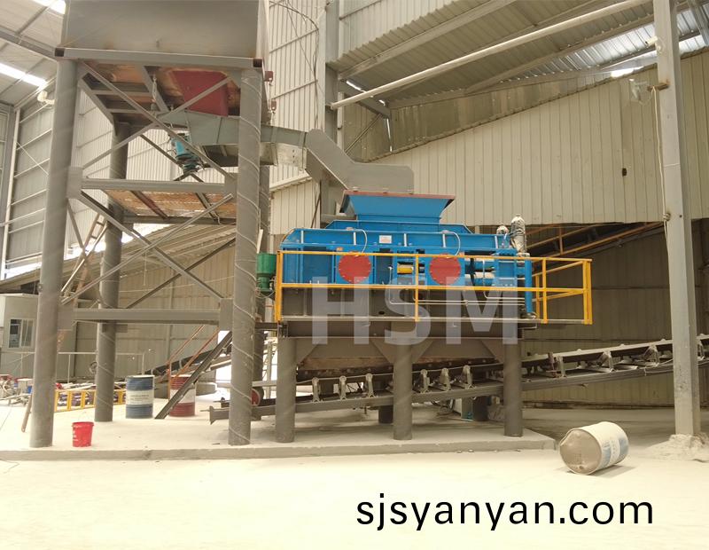 對輥(gun)破碎(sui)機破石英石試(shi)機現(xian)場