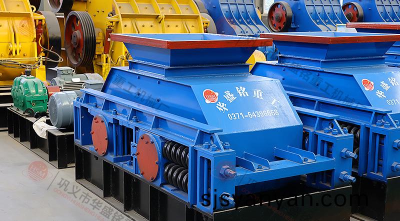 小(xiao)型對(dui)輥(gun)破(po)碎(sui)機(ji)廠(chang)傢