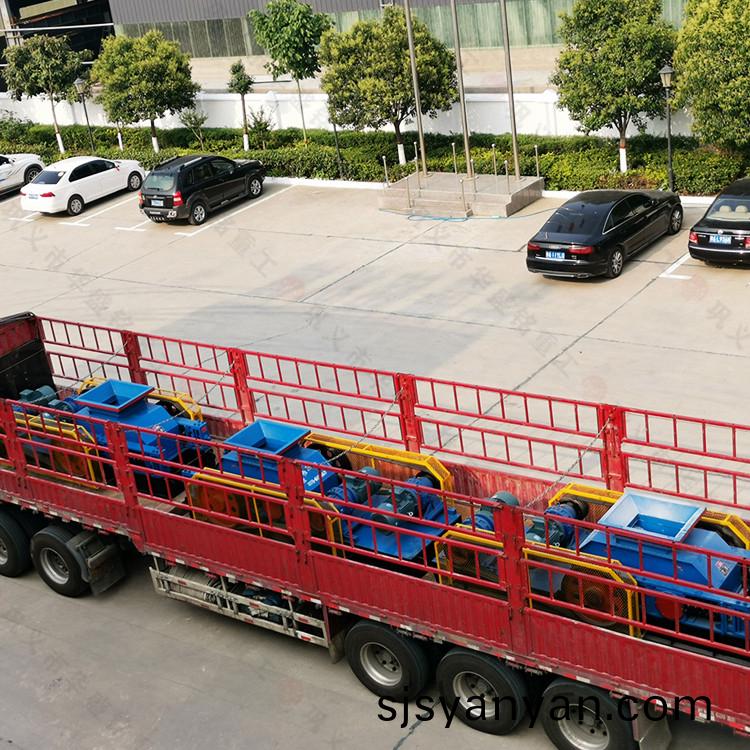 小(xiao)型雙(shuang)齒(chi)輥破碎機廠(chang)傢價格(ge)