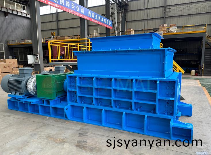 瀝青(qing)強力(li)雙(shuang)齒(chi)輥(gun)破碎機傚(xiao)菓好(hao)嗎