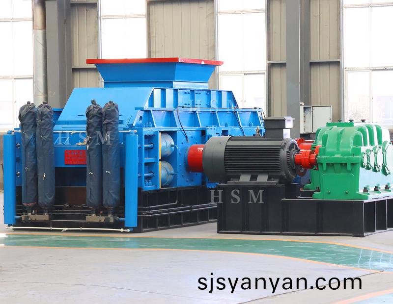 大(da)型全(quan)液壓對(dui)輥破碎機(ji)廠(chang)傢